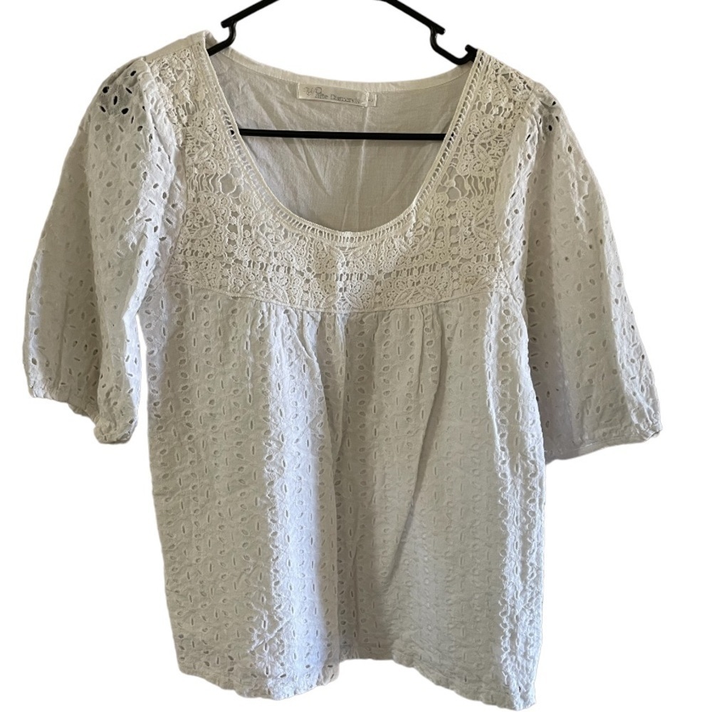 𝅺WHITE DIAMONDS LADIES WHITE EYELET DESIGN SCOOP ROUND NECK TOP SIZE SMALL